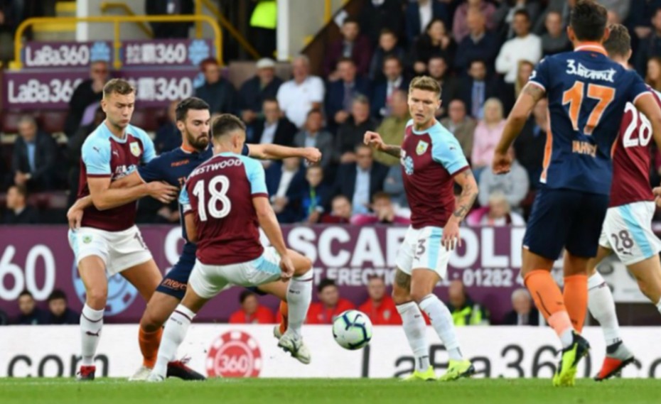 Τελευταίο εμπόδιο για Ολυμπιακό η αγγλική Μπέρνλι