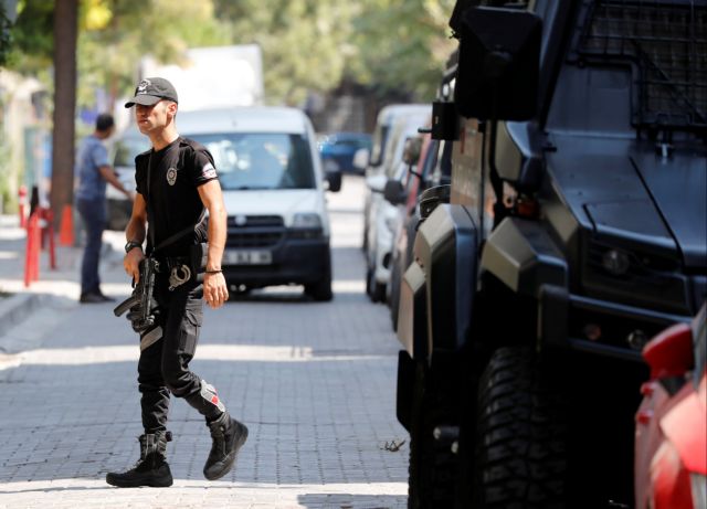 Δύο συλλήψεις μετά τους πυροβολισμούς έξω από την πρεσβεία των ΗΠΑ στην Αγκυρα