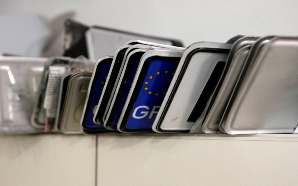 Επιστροφή πινακίδων από τον Δήμο Αθηναίων