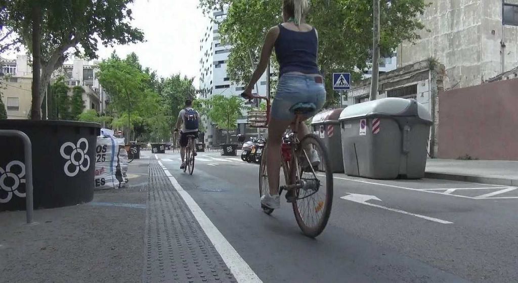 Η Βαρκελώνη αλλάζει με πάρκα και ποδήλατα στις γειτονιές