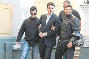 Ψάχνουν διέξοδο μετά την κατακραυγή