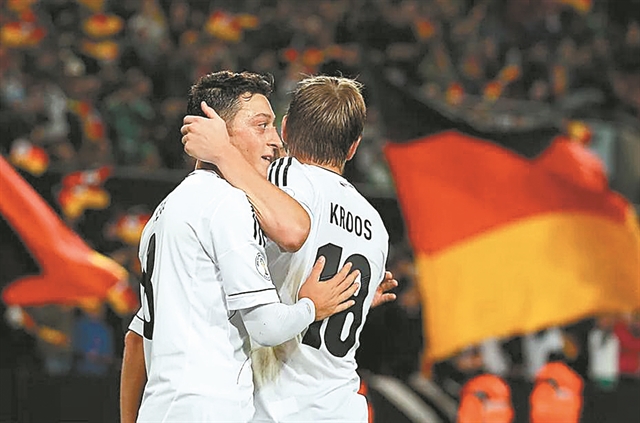 «Ο Οζίλ λέει ανοησίες»