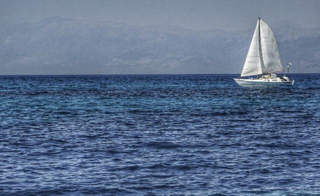Στη Σέριφο έδεσε ακυβέρνητο ιστιοφόρο με πρόβλημα στο πηδάλιο