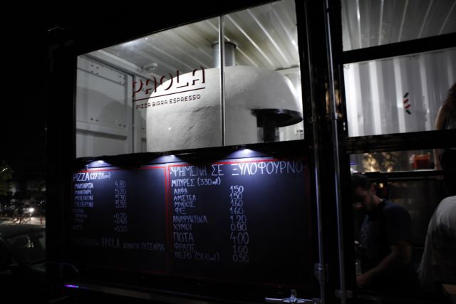 Καντίνα-πιτσαρία με ξυλόφουρνο διατρέχει τη Θεσσαλονίκη!