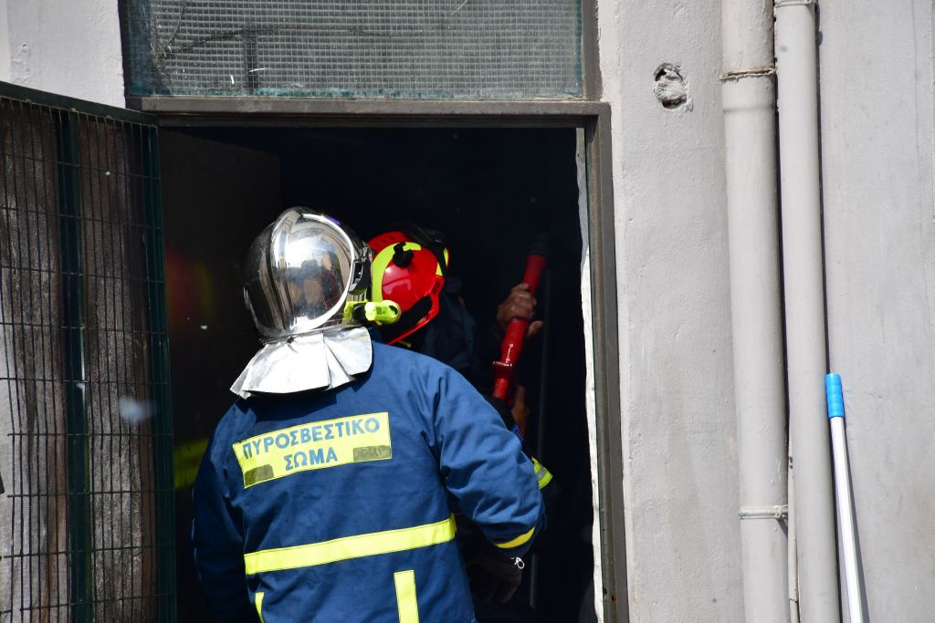 Φωτιά σε διαμέρισμα στη Λάρισα