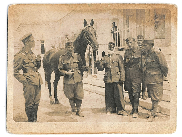Κυριακή στο Μοναστηράκι