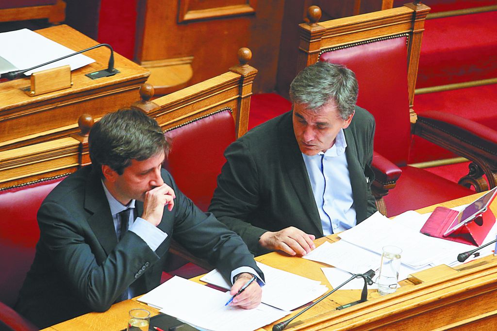 Κλεφτοπόλεμος για τις περικοπές στις συντάξεις