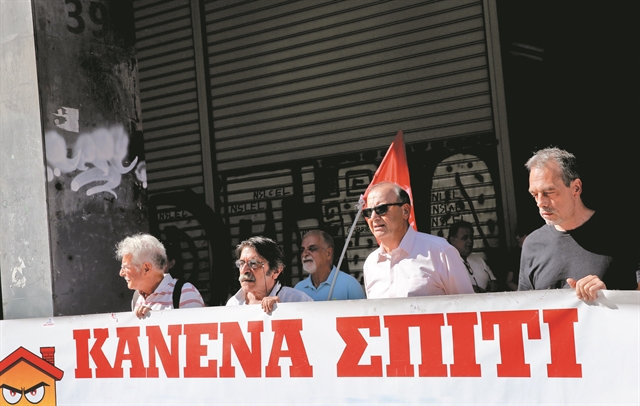 Από το ύψος του πήχη στο ύψος του χρέους