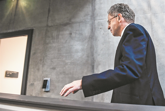 Αποπομπή διά της… αναβαθμίσεως