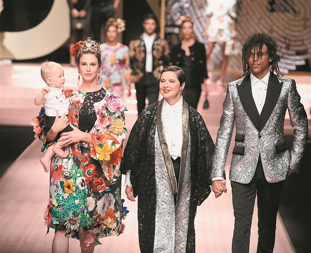 Backstage με τη Ροσελίνι