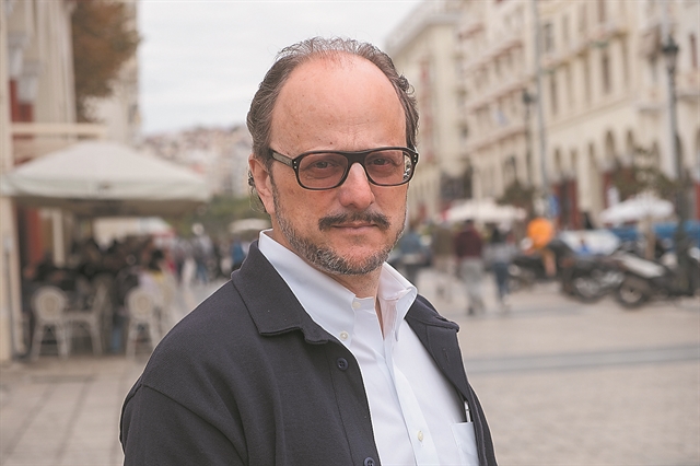 Οι Μικρασιάτες του Τζέφρυ Ευγενίδη γίνονται τηλεοπτική σειρά