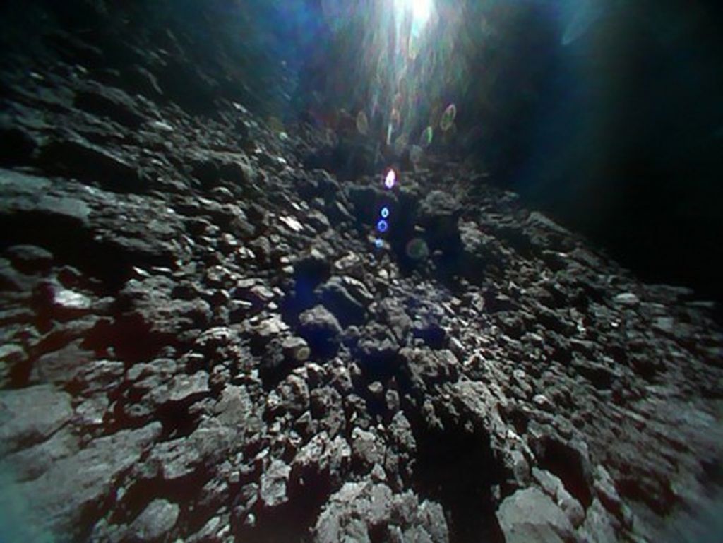 Εντυπωσιάζουν οι πρώτες εικόνες από τον αστεροειδή Ριούγκου (video)