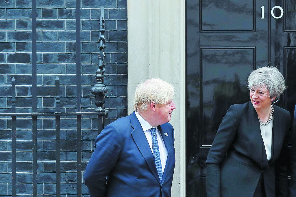 Brexit, γκάλοπ κι ένας χαλίφης στη θέση της… χαλίφισσας