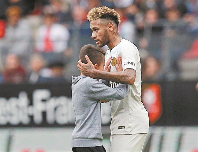 Εξι στα έξι με γκρίνια η Παρί