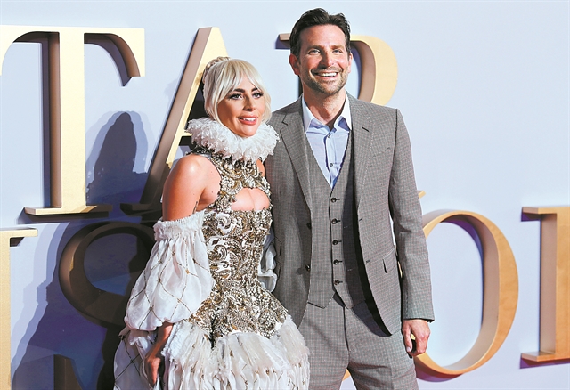 Στην prive χρυσή αίθουσα