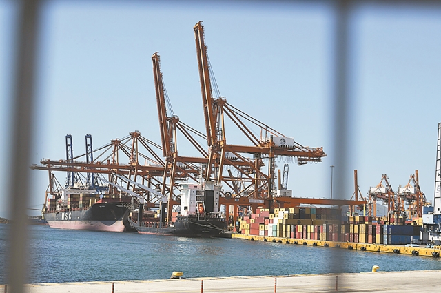 Υποχώρησε μετά την πίεση