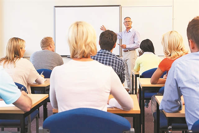 Ωρομίσθιοι εκπαιδευτές για τα ΙΕΚ του ΟΑΕΔ