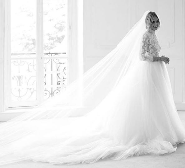 Ο Γκαμπάνα χαρακτήρισε «φθηνό» το νυφικό Dior που φόρεσε η μπλόγκερ μόδας, Κιάρα Φεράν