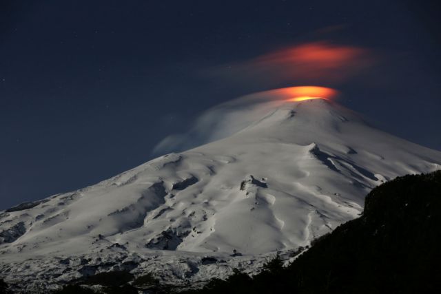 Το ηφαίστειο Βιγιαρίκα εξακολουθεί να… βρυχάται