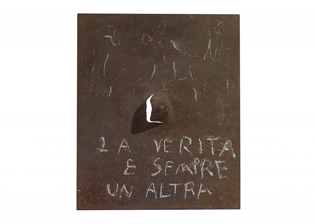 Η έκθεση «La veritáé sempre un’altra» με έργα του ΕΜΣΤ στην Ιταλία