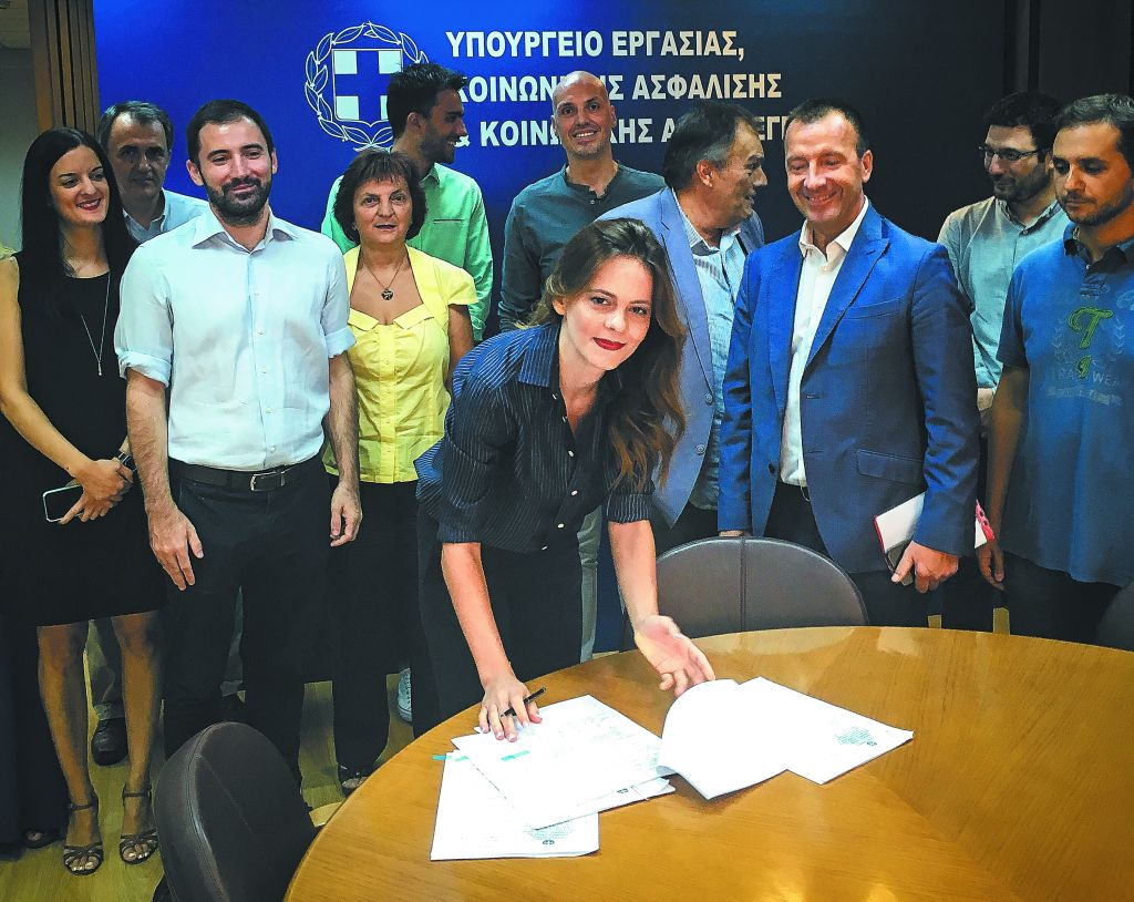 Μπαράζ υποσχέσεων από Αχτσιόγλου