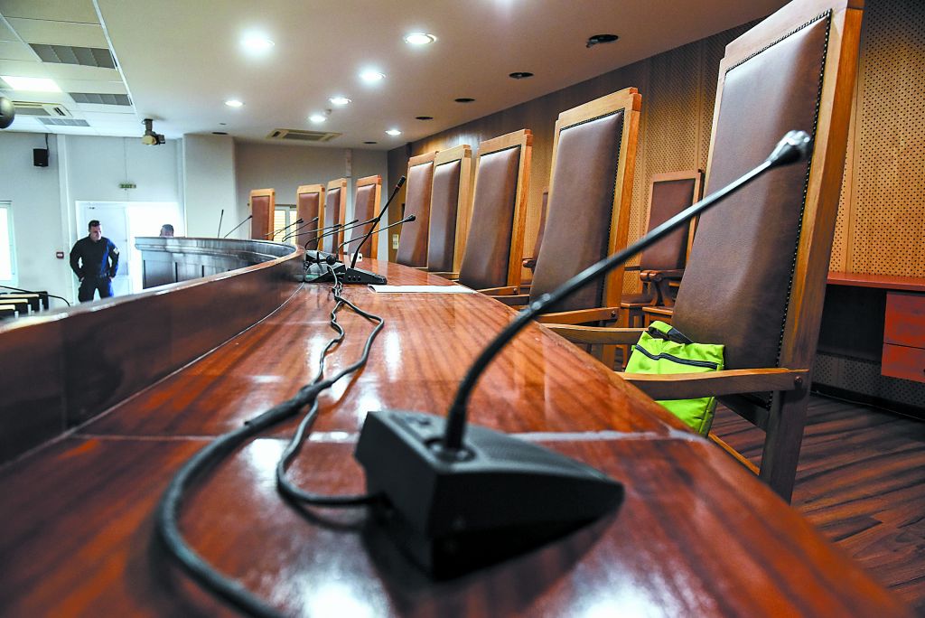 Η δίκη στα… γρανάζια των καθυστερήσεων