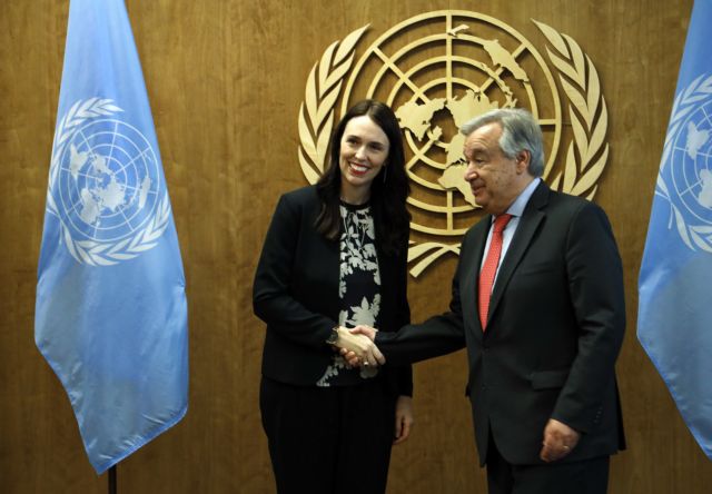 OHΕ: Η Τζασίντα Αρντερν θα μιλήσει αγκαλιά με την τριών μηνών κόρη της