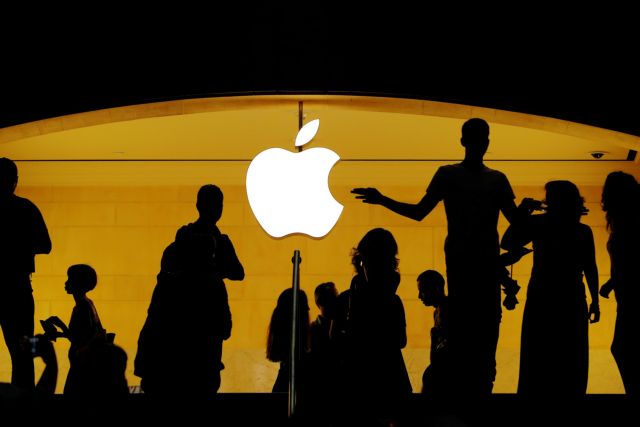 Ξεκινούν τα «χτυπήματα» για έναν από τους πρώτους Apple
