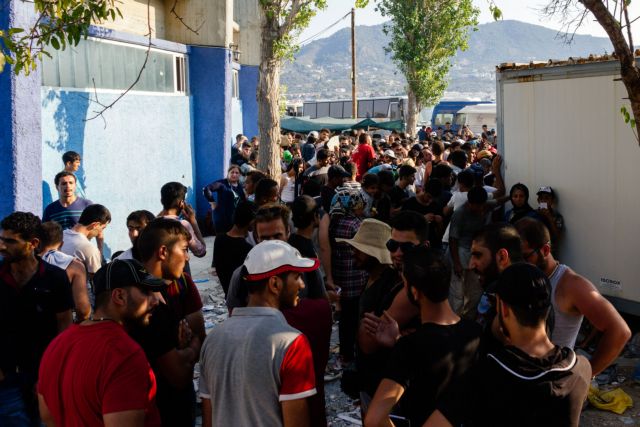 Λέσβος: Μαζική αναχώρηση προσφύγων με προορισμό τον Πειραιά