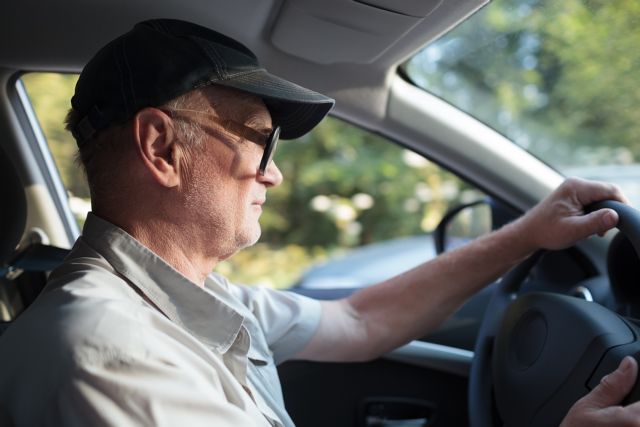 Δίπλωμα οδήγησης: Τι αλλάζει για τους ηλικιωμένους οδηγούς