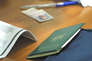 «Λαβράκια» στα αεροδρόμια της Κρήτης – Συλλήψεις για πλαστογραφία