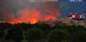 Συνελήφθη 21χρονος για εμπρησμό στη Βάρη