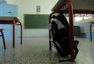 Διαμαρτυρία γονέων μετά την πτώση ανεμιστήρα σε σχολική τάξη