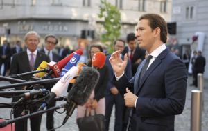 Αυστρία: Πρόοδο στην προσφυγική πολιτική διαπίστωσε ο Κουρτς