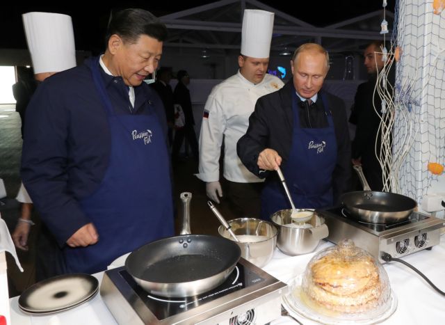 Ο Πούτιν και ο Σι μαγείρεψαν μπλινί