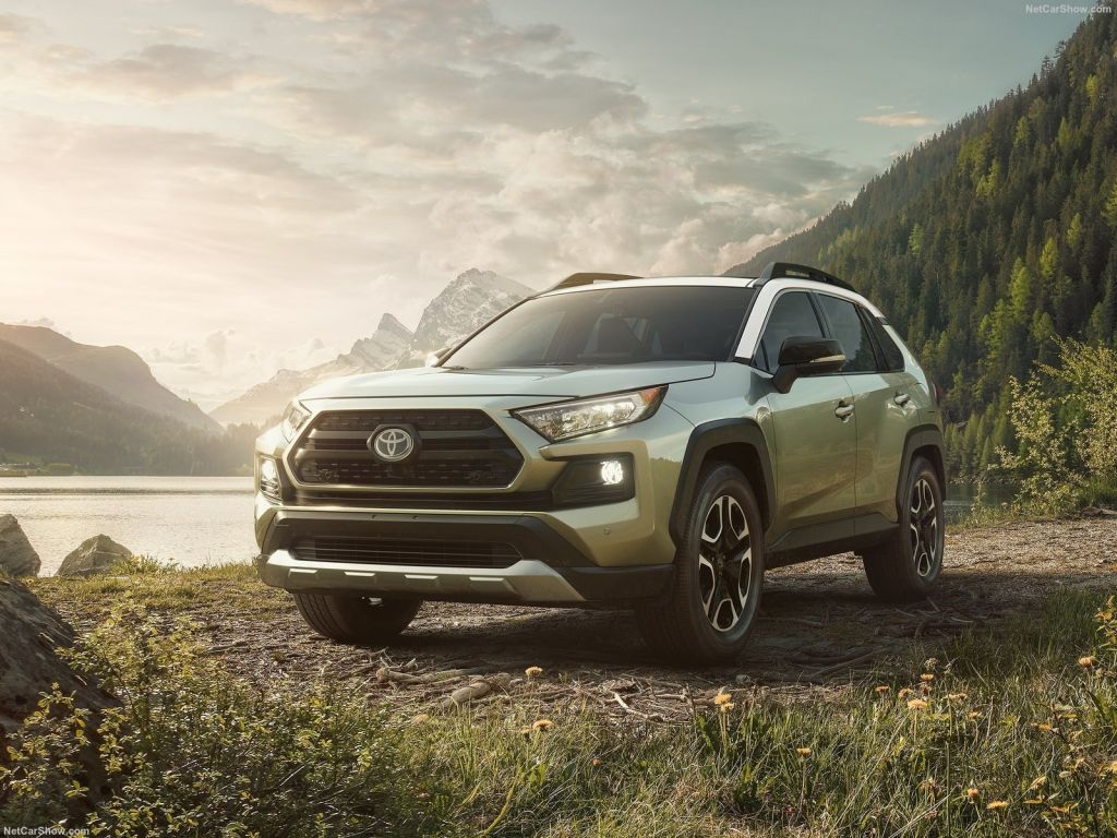 Toyota: Ένα στα δύο είναι υβριδικά