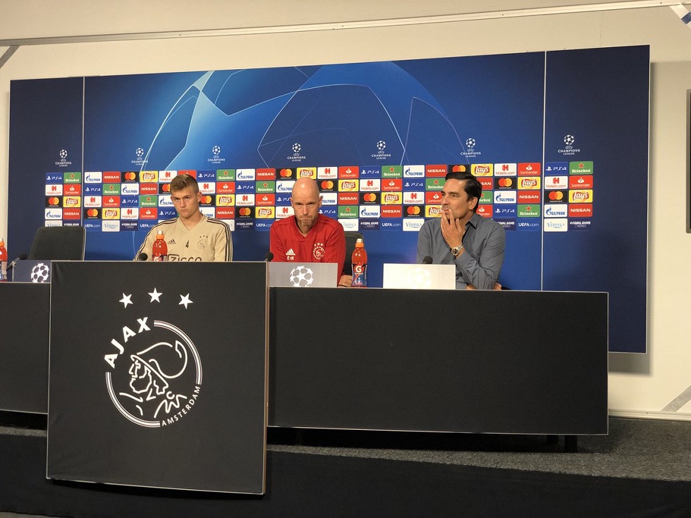 Τεν Χαγκ : «Πολύ έμπειρη ομάδα στην Ευρώπη η ΑΕΚ