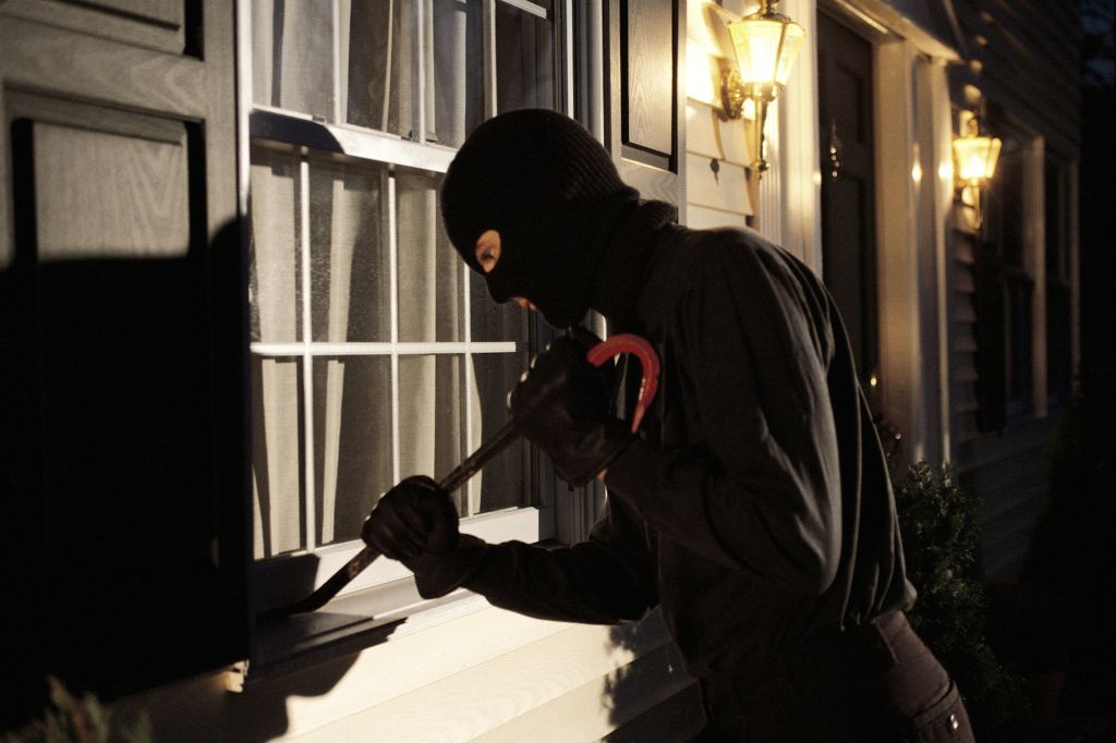Τι πρέπει να κάνετε αν βρείτε παραβιασμένη την κατοικία σας από κλέφτες