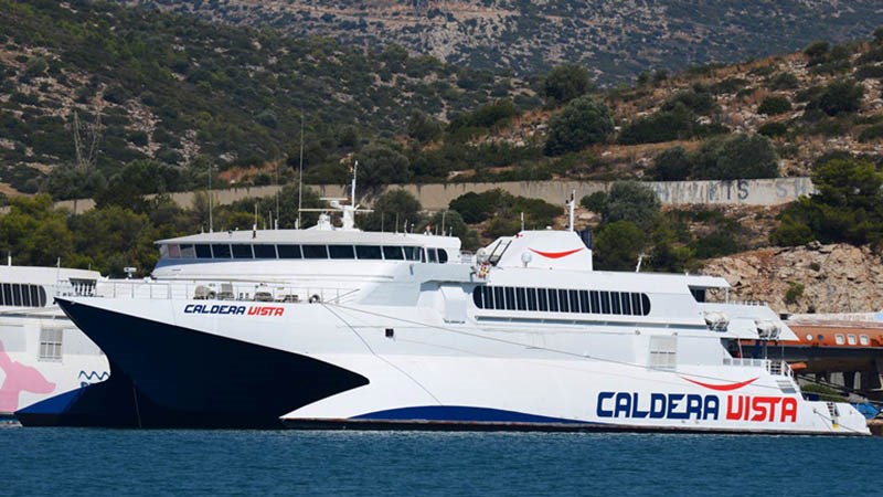 Νάξος: Στον προβλήτα του λιμανιού προσέκρουσε το «Caldera Vista»