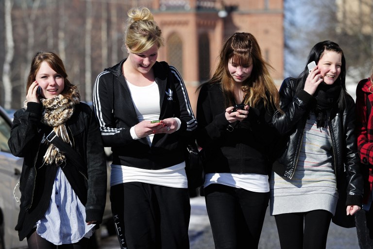 Παρελθόν τα κινητά τηλέφωνα στα σχολεία της Γαλλίας