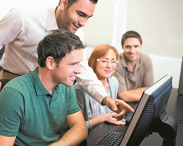 Δύο προγράμματα για τη στήριξη ανέργων