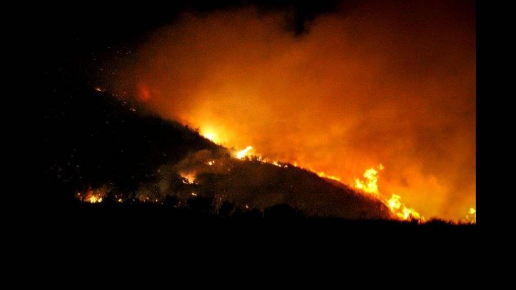 Συναγερμός για πυρκαγιές σε Αχαΐα και Λακωνία