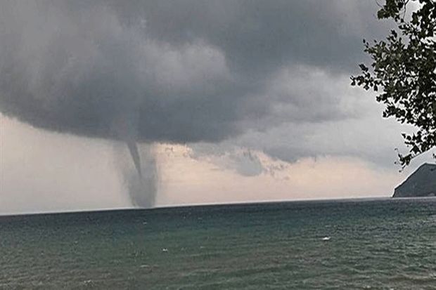 Εντυπωσιακό βίντεο: Ανεμοστρόβιλος χτυπά τα Σφακιά