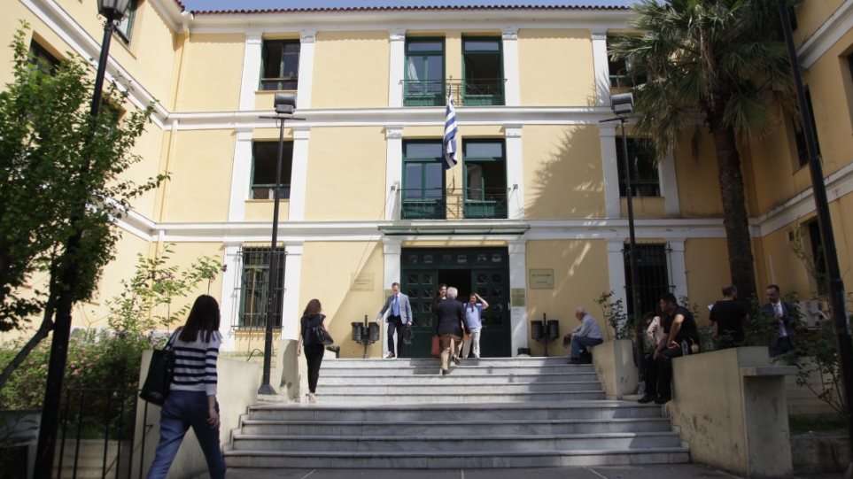 Στη δικαιοσύνη οι εργαζόμενοι στα φωτοτυπικά μηχανήματα