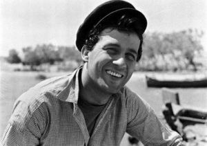 Ποιος διάσημος έλληνας ηθοποιός σέρβιρε καφέδες στο καφενείο του πατέρα του