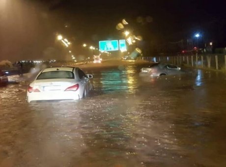 Ο «Ζορμπάς» χτύπησε και την Αττική – Χάος στους δρόμους από τις πλημμύρες