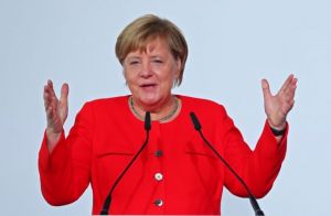 Πέμπτη θητεία καγκελαρίου θα διεκδικήσει η Μέρκελ