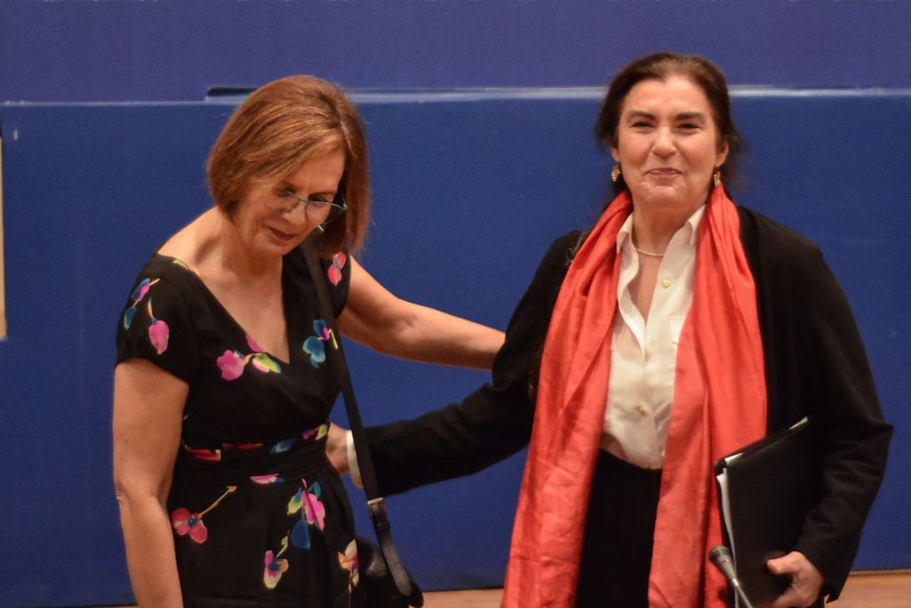 H Ζορμπά «αδειάζει» την Κονιόρδου για το ξεπούλημα μουσείων και μνημείων