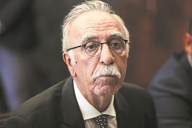 «10.000 πρόσφυγες θα μετακινηθούν σε διαμερίσματα»