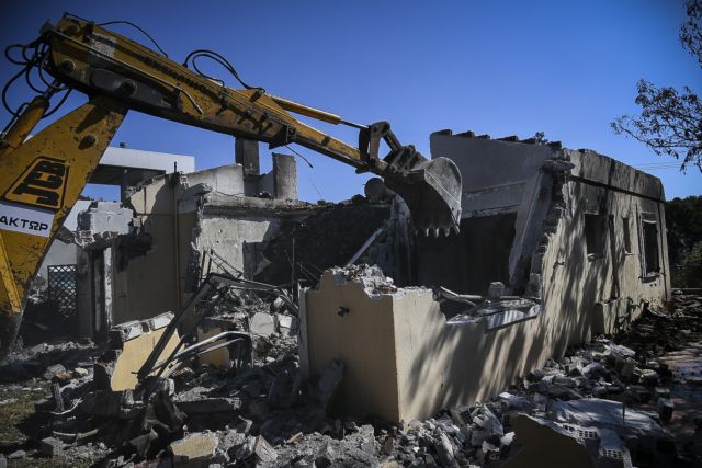 «Ζεσταίνουν» ξανά τις μηχανές οι μπουλντόζες για τα αυθαίρετα